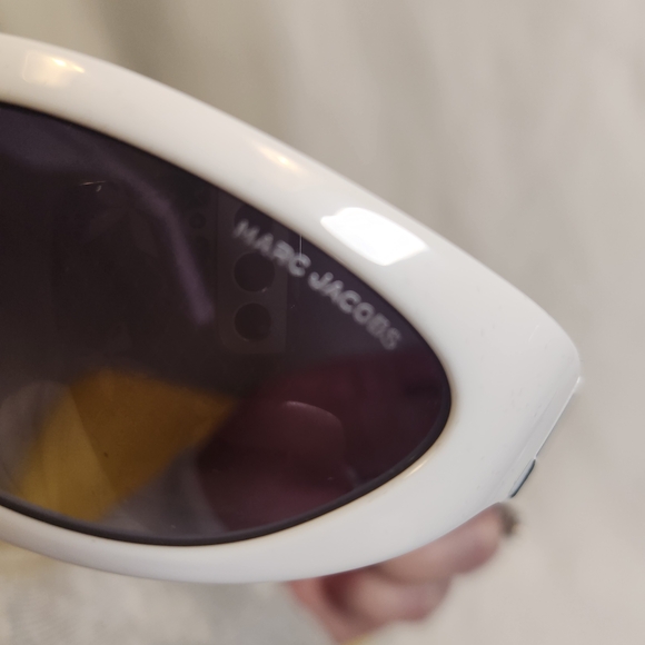 Marc Jacobs Cat Eye Unisex NWOT White And Black Sunglasses - Picture 9 of 9